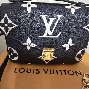 Louis Vuitton Black and White Women's Bag